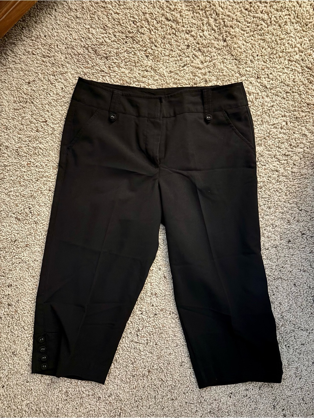 Larry Levine Black Cropped Button-Hem Dress Pants